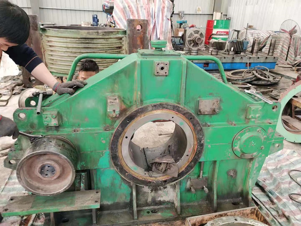 維修三環(huán)減速機(jī)